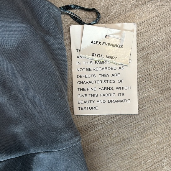 Alex Evenings Grey Cocktail Knee Length Cap Sleeve Dress Women's 8 NWT - Picture 2 of 9